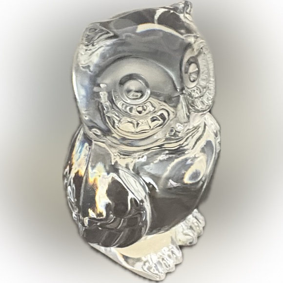 Stunning Silver and Clear Crystal Ring - Picture 5 of 11